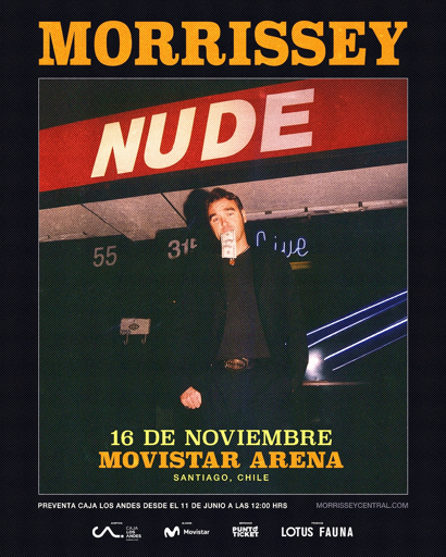 Un cartel promocional para un concierto de Morrissey en el Movistar Arena de Santiago, Chile, el 16 de noviembre. La imagen principal muestra a Morrissey de cuerpo entero, aparentemente en un espacio oscuro con luces de neón, sosteniendo un billete de dinero cerca de su boca. En el fondo se lee "NUDE" en letras grandes sobre un letrero rojo. La información del concierto incluye la fecha, el lugar y los detalles de preventa de entradas.