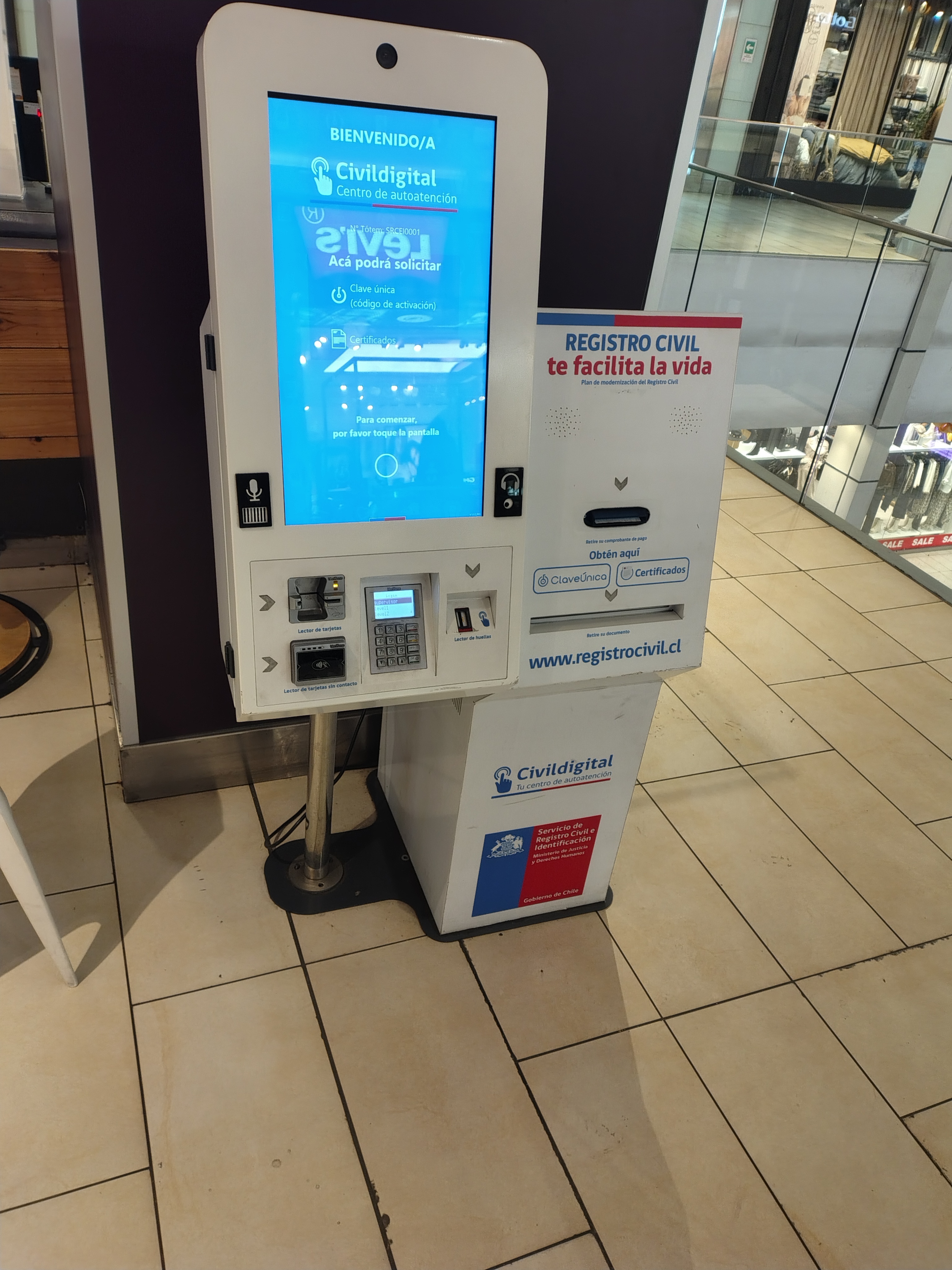 Tótem autoservicio r. civil en un moll.